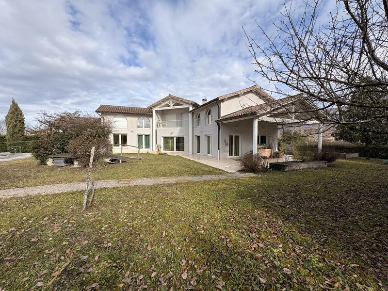 Maison - 305 m² - 7 pièces