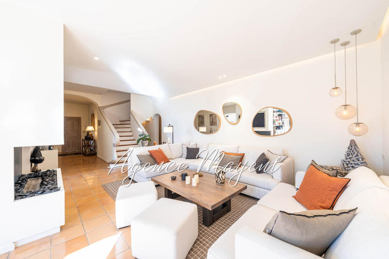 Maison - 220 m² - 5 pièces