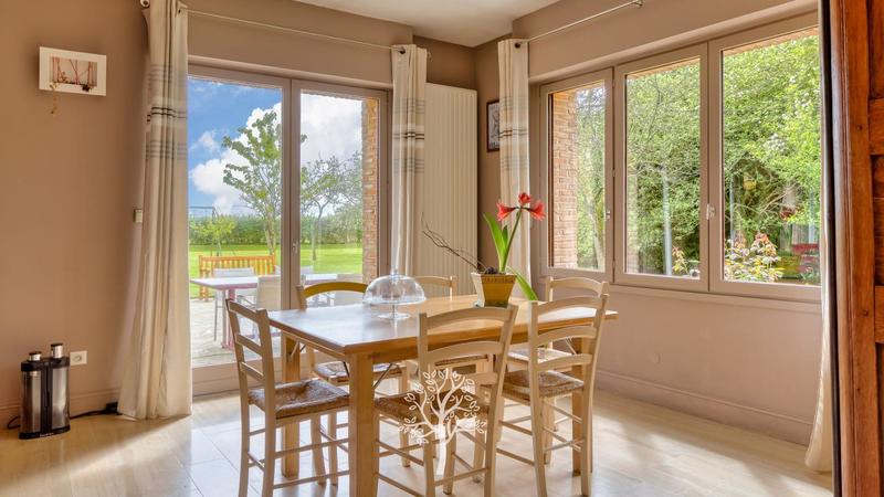 Maison - 325 m² - 7 pièces