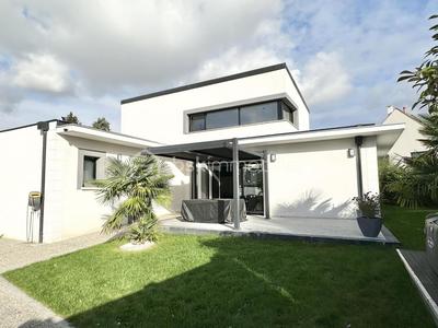 Maison d'architecte - 140 m² - 6 pièces