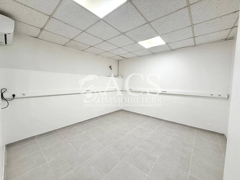 Bureau - 150 m² - 9 pièces