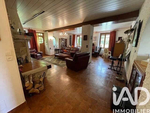 Maison - 280 m² - 9 pièces