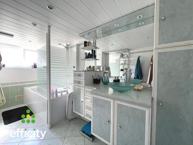 Maison - 169 m² - 9 pièces