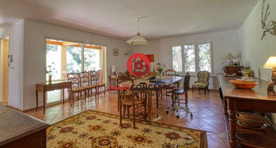 Villa - 250 m² - 8 pièces