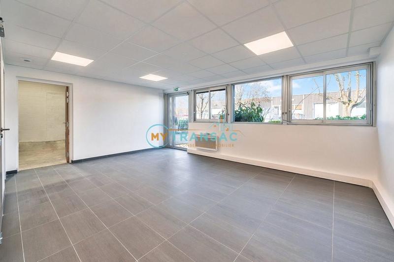 Local d'activités - 322 m²
