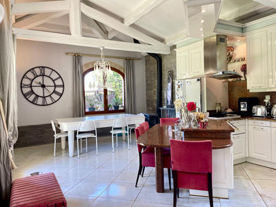 Propriété - 258 m² - 7 pièces