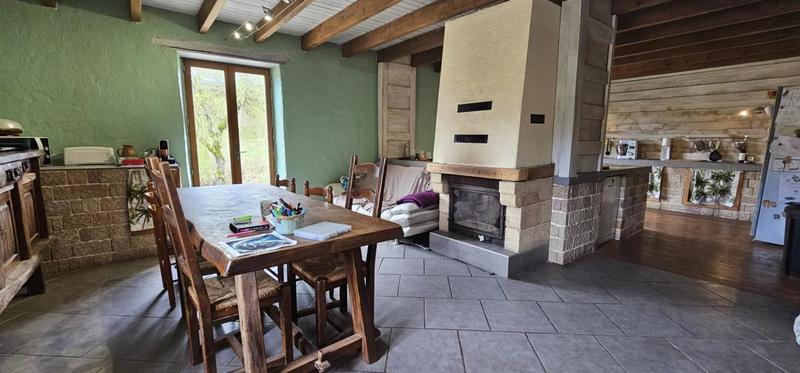 Maison - 240 m² - 6 pièces