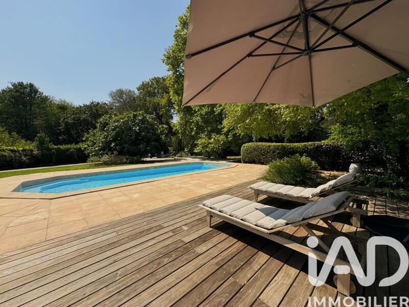 Maison - 250 m² - 8 pièces