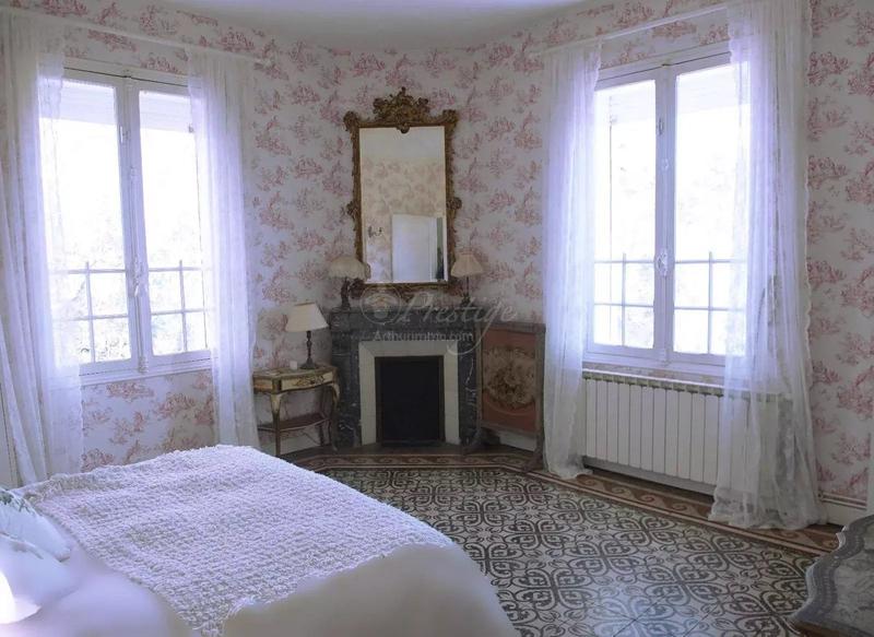 Maison - 300 m² - 11 pièces