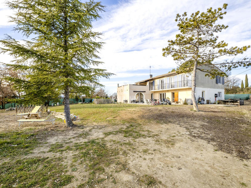 Maison - 219 m² - 8 pièces