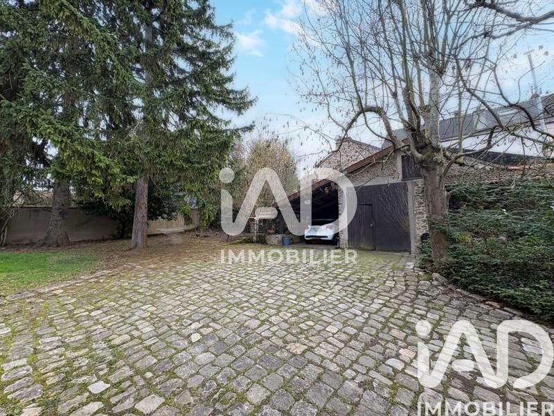 Maison - 239 m² - 7 pièces