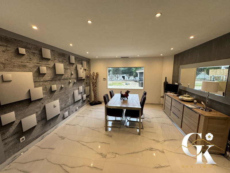 Maison - 238 m² - 7 pièces