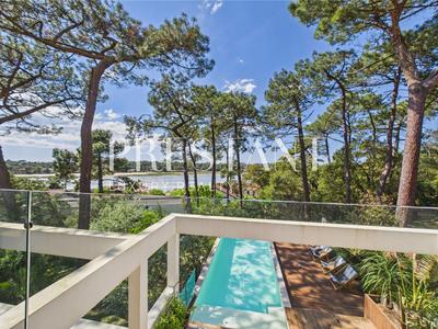 Maison - 290 m² - 10 pièces