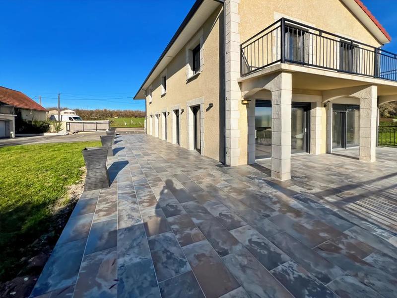 Propriété - 390 m² - 12 pièces