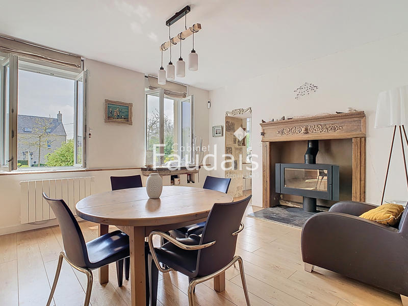 Maison - 415 m² - 16 pièces