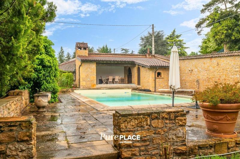 Maison - 262 m² - 6 pièces