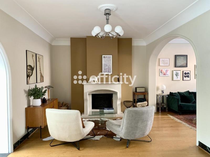 Maison - 201 m² - 8 pièces