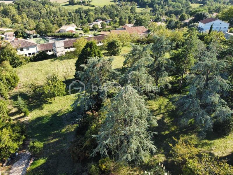 Demeure - 488 m² - 8 pièces