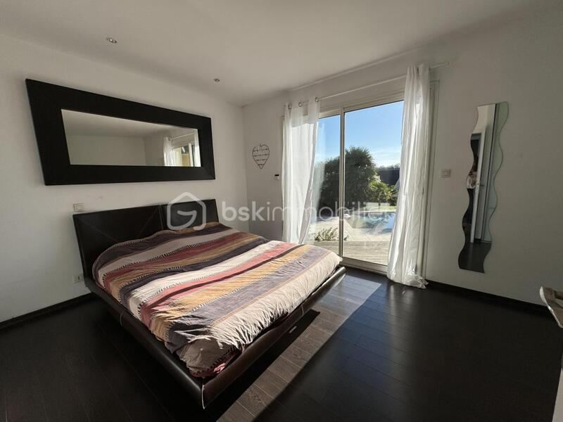 Maison - 240 m² - 7 pièces