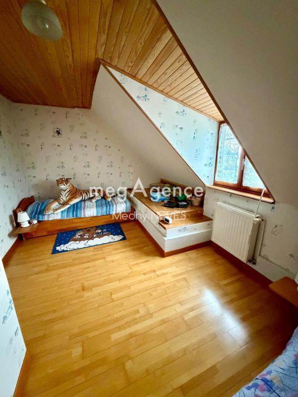 Maison - 122 m² - 8 pièces