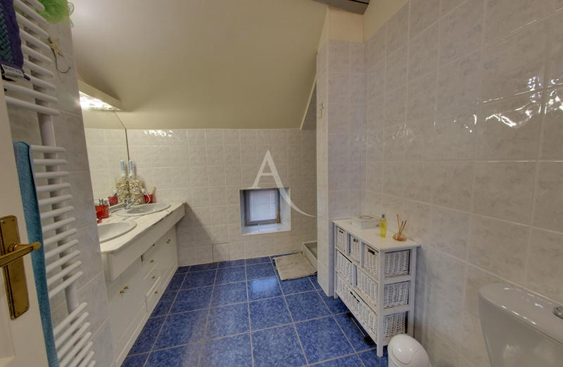 Maison - 218 m² - 6 pièces