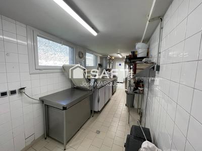 Local commercial - 179 m² - 7 pièces