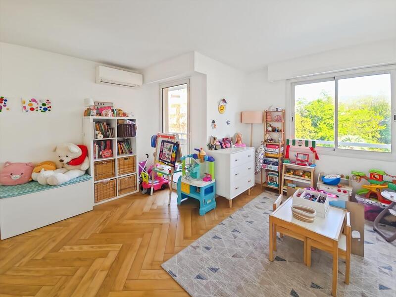 Appartement - 111 m² - 4 pièces