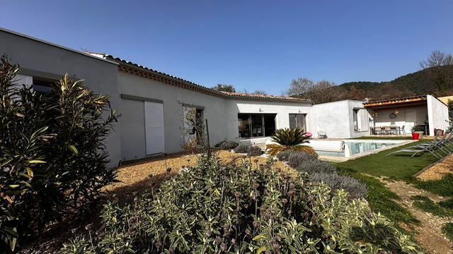 Villa - 157 m² - 8 pièces