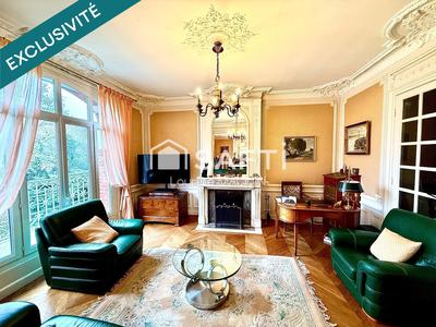 Maison - 207 m² - 8 pièces