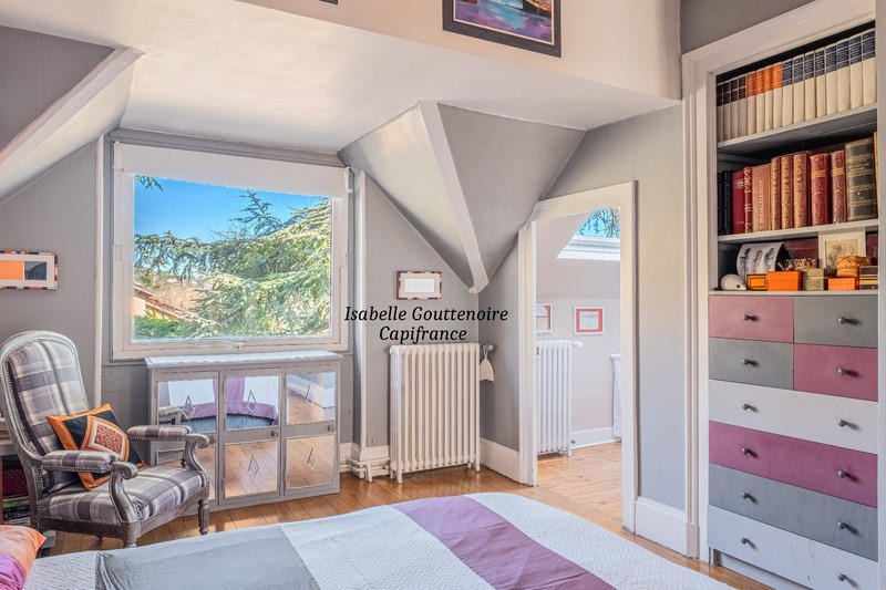 Maison bourgeoise - 230 m² - 8 pièces