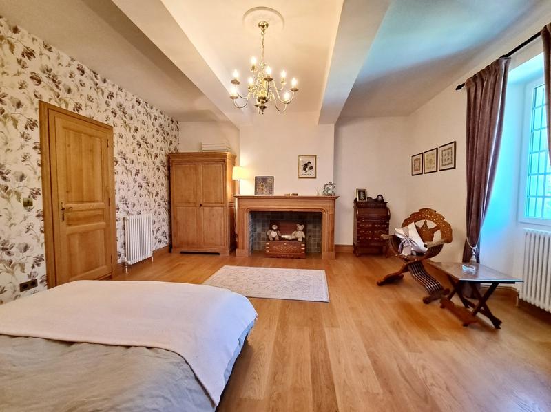 Maison - 432 m² - 10 pièces