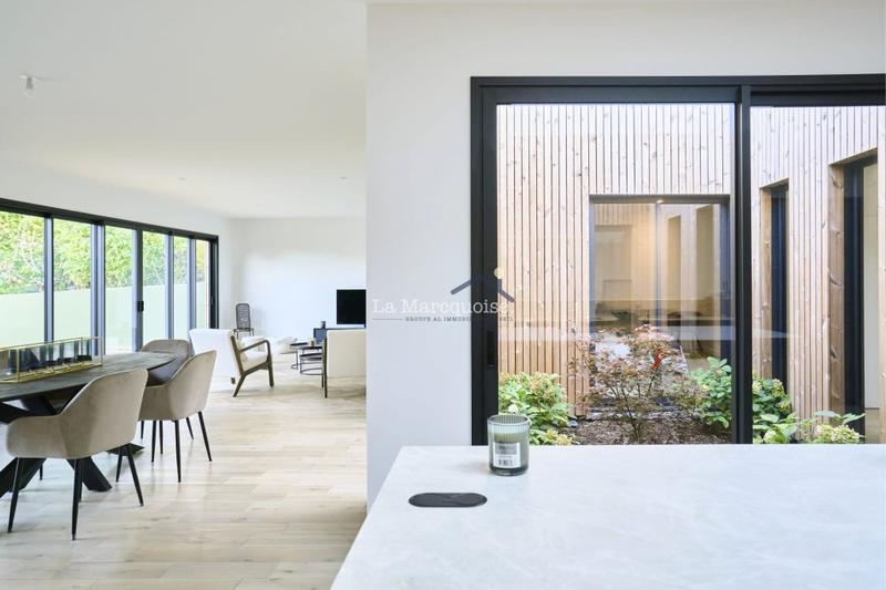 Maison - 226 m² - 6 pièces