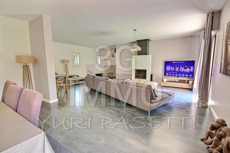 Propriété - 210 m² - 7 pièces