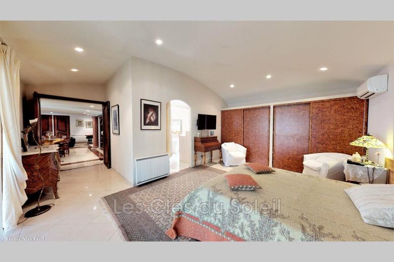 Maison - 226 m² - 8 pièces