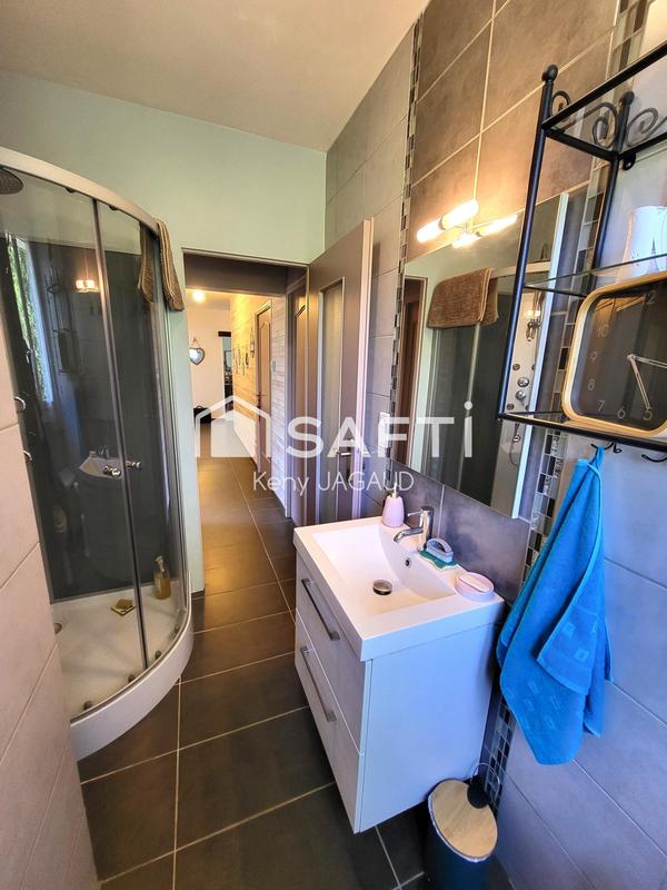 Maison - 211 m² - 8 pièces