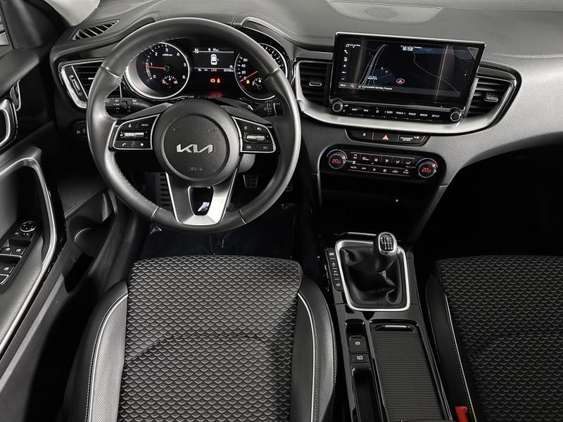 Kia Xceed Active 1.6 Crdi 136ch Mhev Ja18p Regul Carplay Camera Full Led Attelage Gps Clim 136 Ch