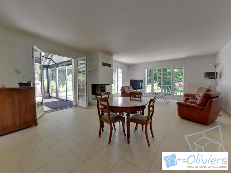 Maison traditionnelle - 270 m² - 9 pièces