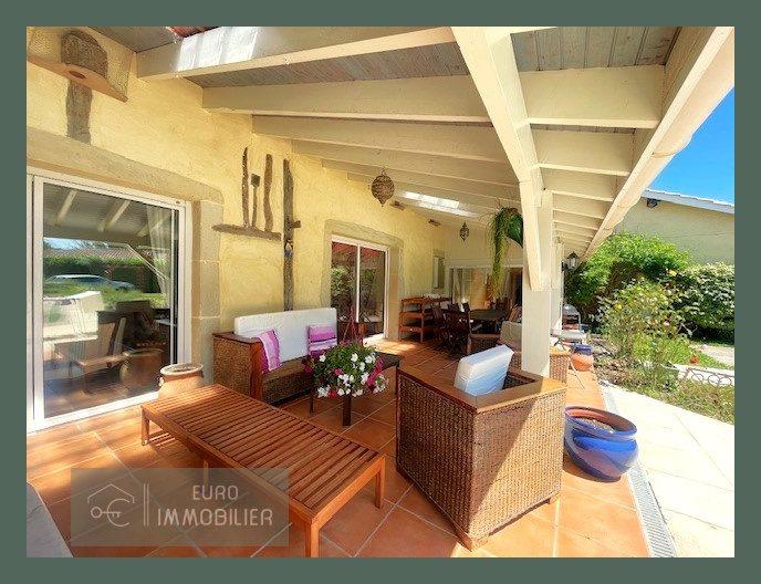 Maison - 203 m² - 10 pièces