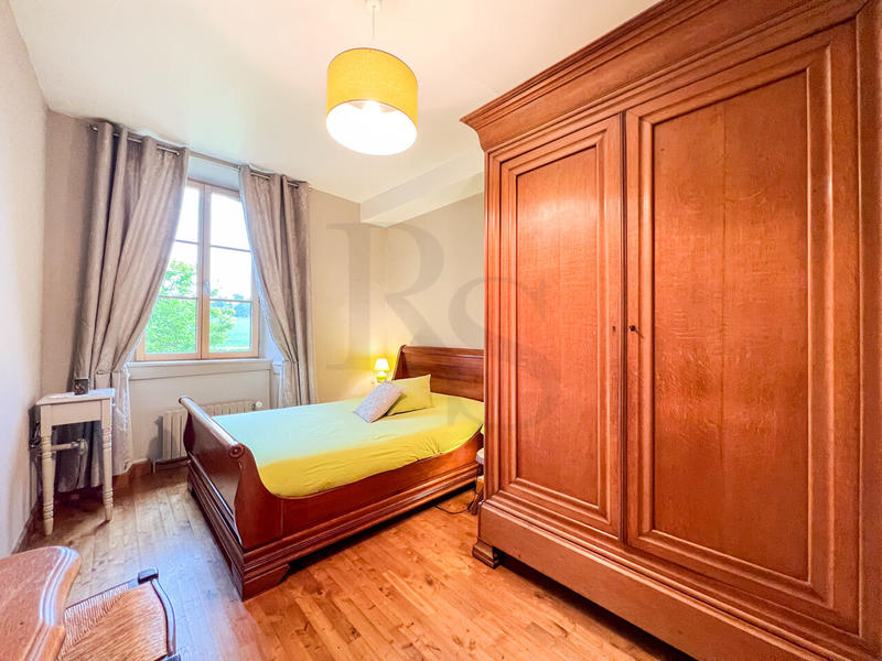 Maison - 280 m² - 9 pièces