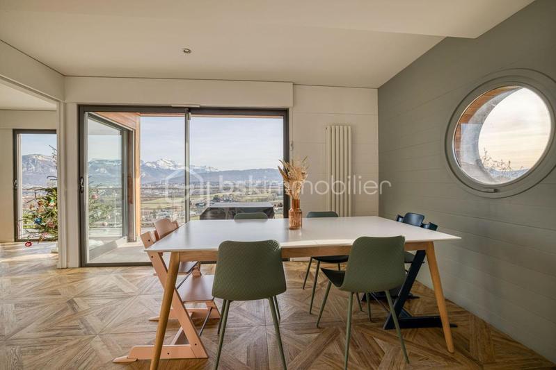 Maison - 212 m² - 6 pièces