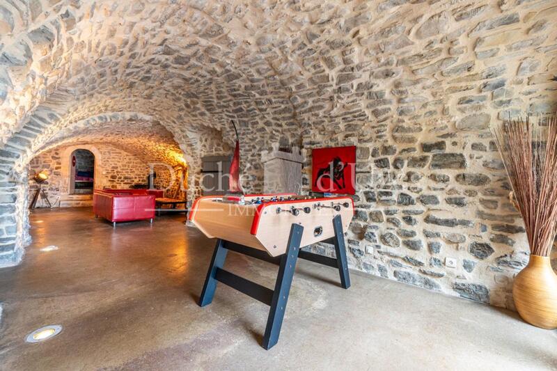 Propriété - 280 m² - 12 pièces