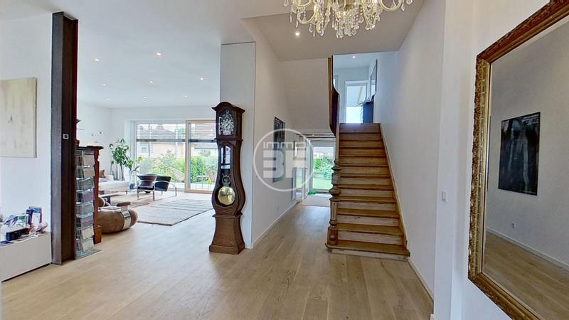 Maison - 308 m² - 8 pièces