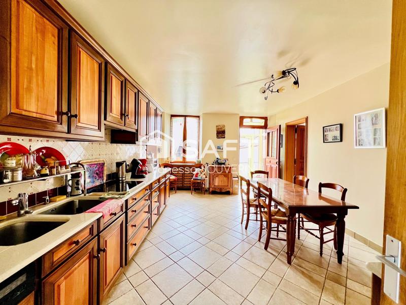 Maison - 202 m² - 7 pièces