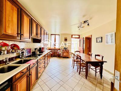 Maison - 202 m² - 7 pièces