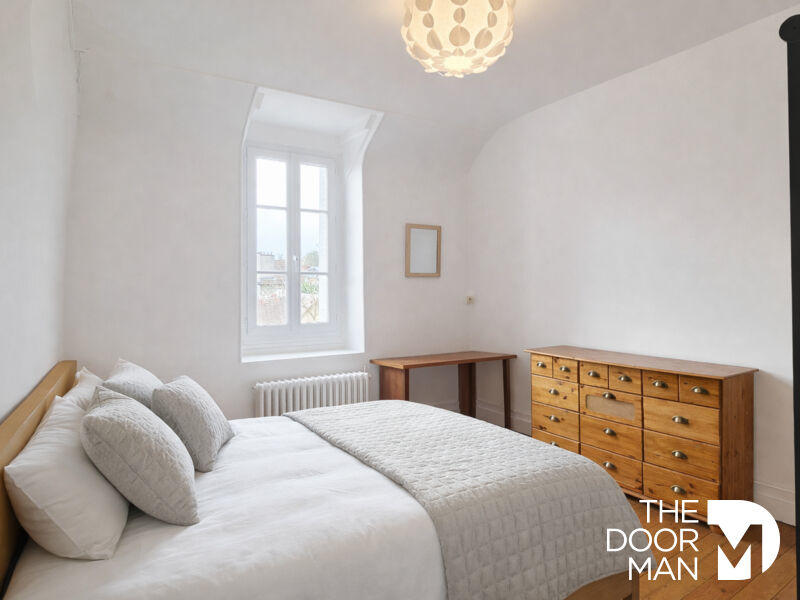 Demeure - 250 m² - 8 pièces