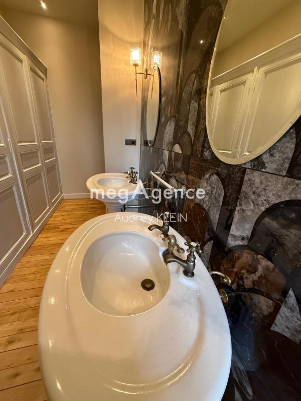 Maison - 320 m² - 10 pièces