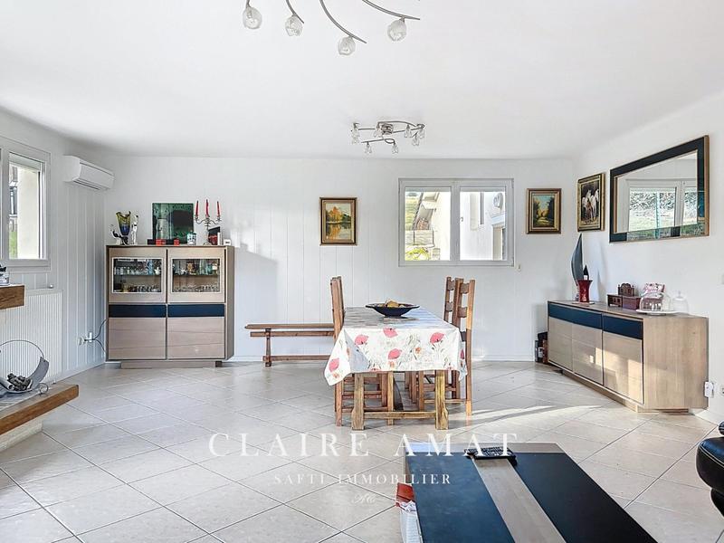 Maison - 230 m² - 7 pièces