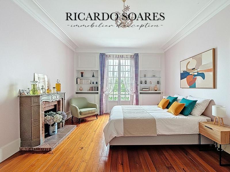 Demeure - 219 m² - 10 pièces