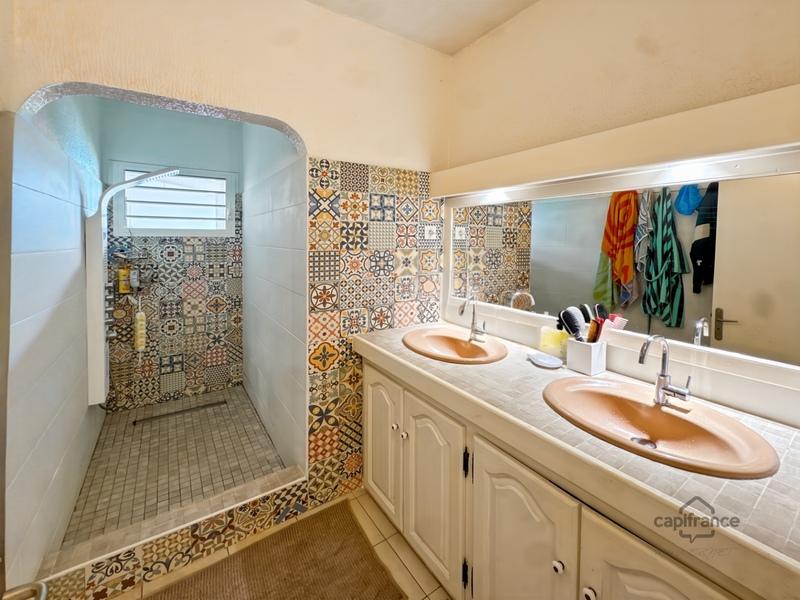 Maison - 220 m² - 5 pièces