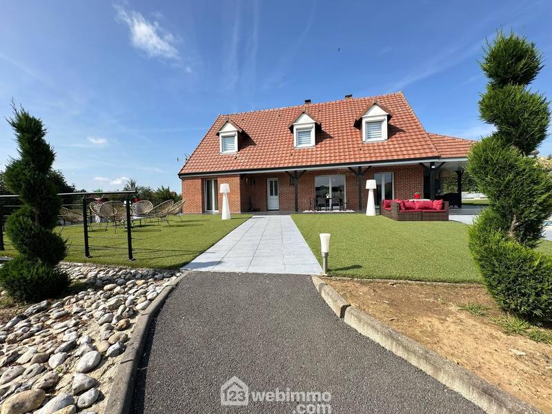 Maison - 204 m² - 9 pièces